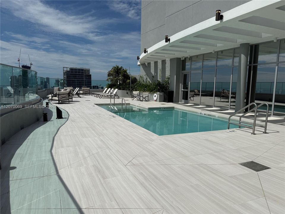 For Sale: $1,990,000 (2 beds, 2 baths, 1362 Square Feet)