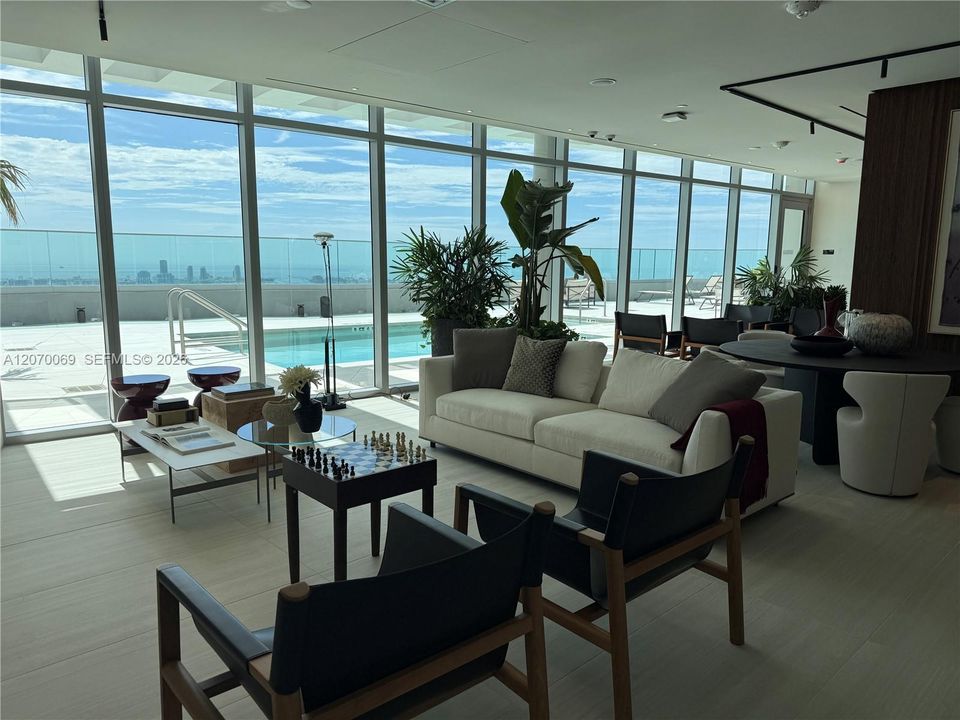 For Sale: $1,990,000 (2 beds, 2 baths, 1362 Square Feet)