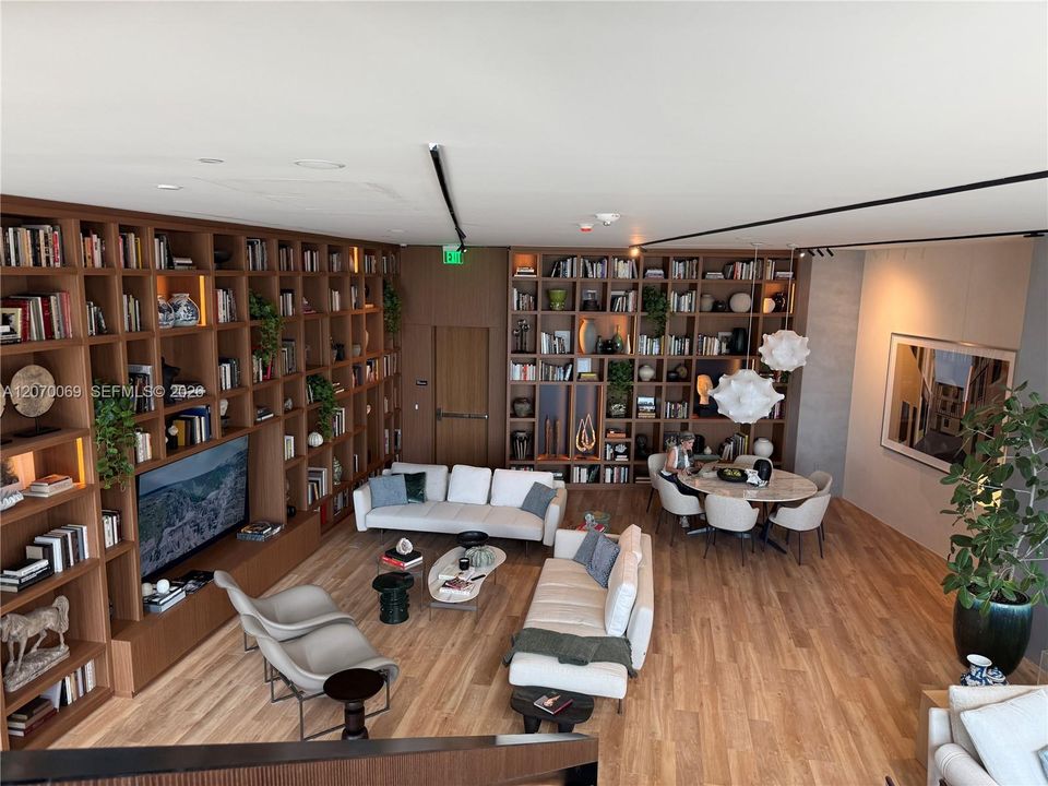 For Sale: $1,990,000 (2 beds, 2 baths, 1362 Square Feet)