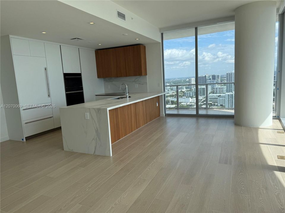 For Sale: $1,990,000 (2 beds, 2 baths, 1362 Square Feet)