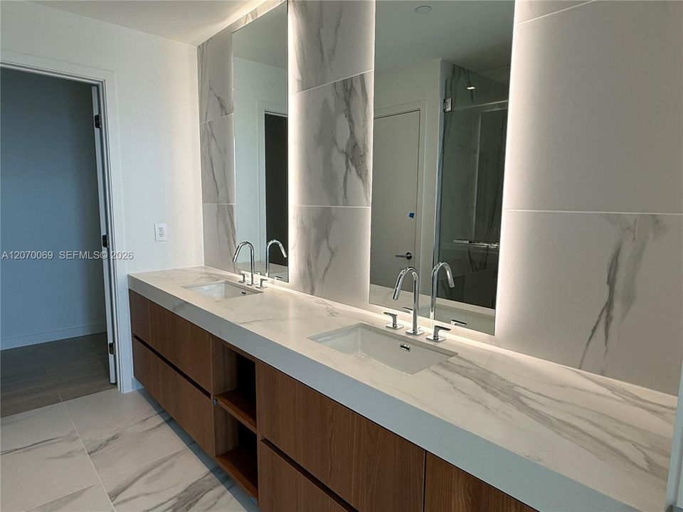 For Sale: $1,990,000 (2 beds, 2 baths, 1362 Square Feet)