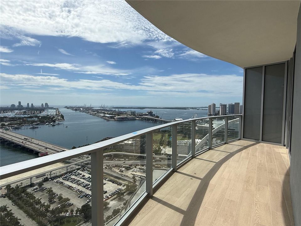 For Sale: $1,990,000 (2 beds, 2 baths, 1362 Square Feet)