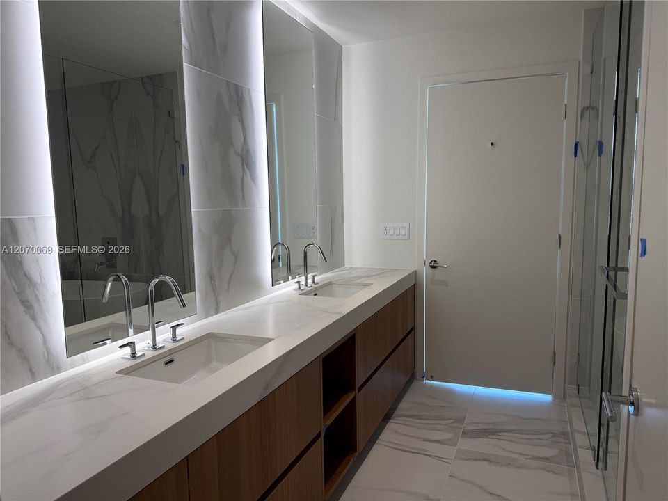 For Sale: $1,990,000 (2 beds, 2 baths, 1362 Square Feet)