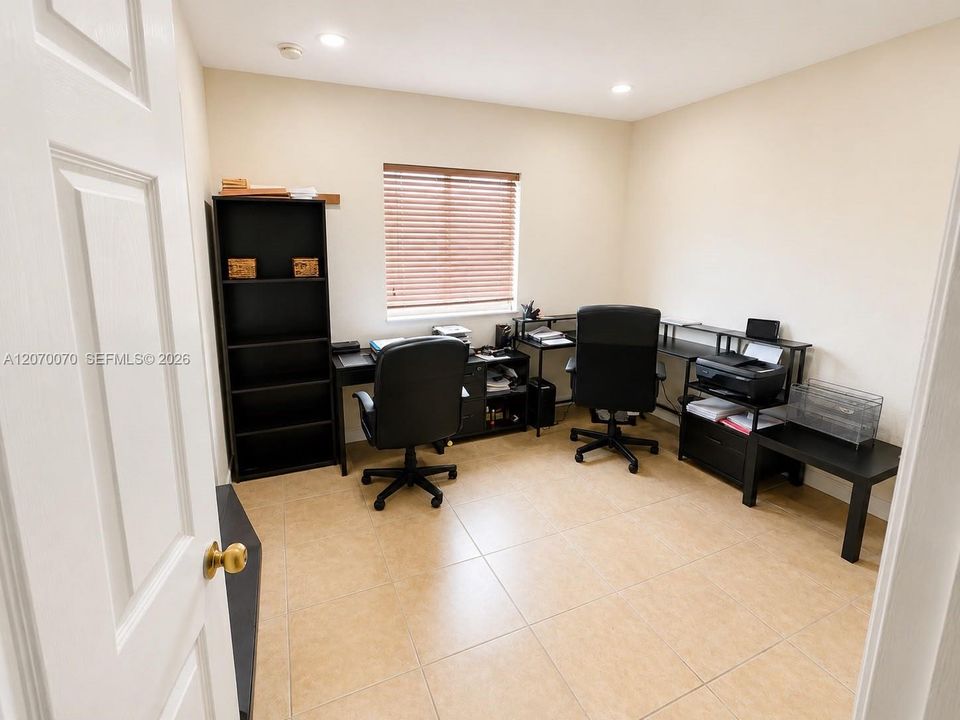 For Sale: $590,000 (4 beds, 2 baths, 1718 Square Feet)