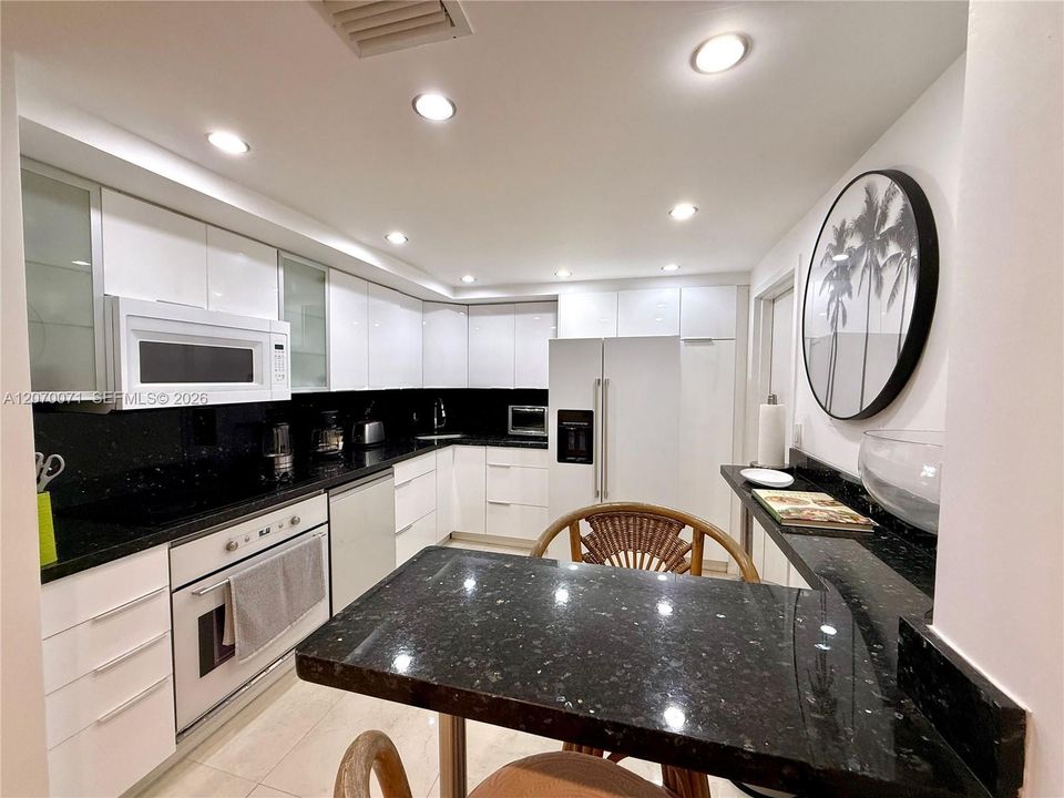 В аренду: $5,100 (2 спален, 2 ванн, 1330 Квадратных фут)