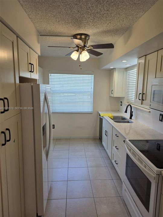 For Rent: $2,100 (2 beds, 2 baths, 1070 Square Feet)