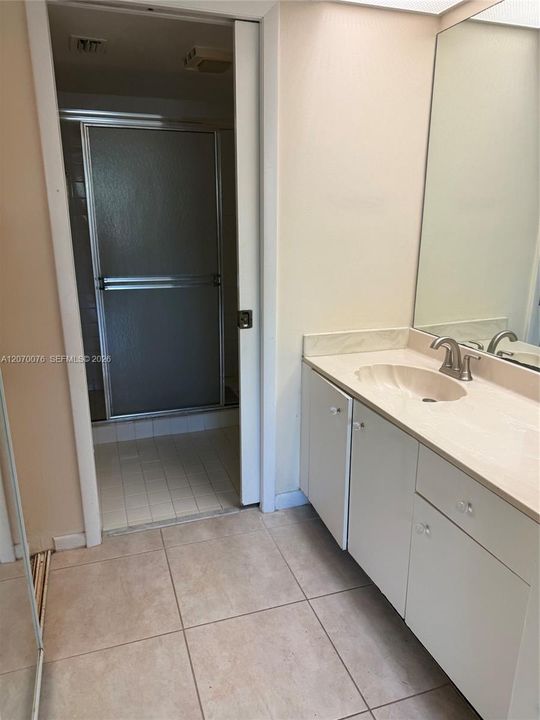 For Rent: $2,100 (2 beds, 2 baths, 1070 Square Feet)
