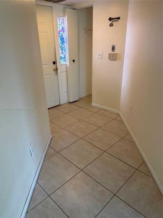 For Rent: $2,100 (2 beds, 2 baths, 1070 Square Feet)