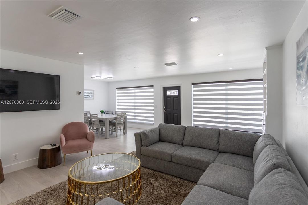 For Rent: $5,250 (3 beds, 3 baths, 1371 Square Feet)