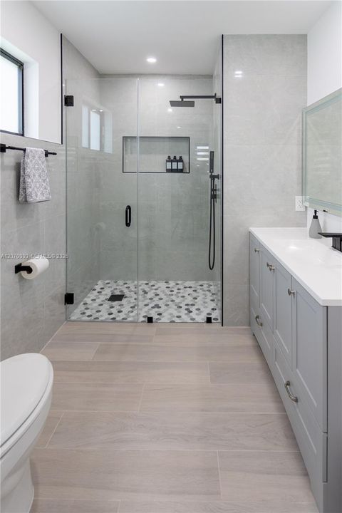 For Rent: $5,250 (3 beds, 3 baths, 1371 Square Feet)