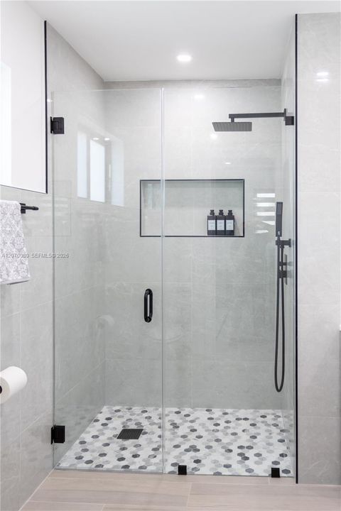 For Rent: $5,250 (3 beds, 3 baths, 1371 Square Feet)