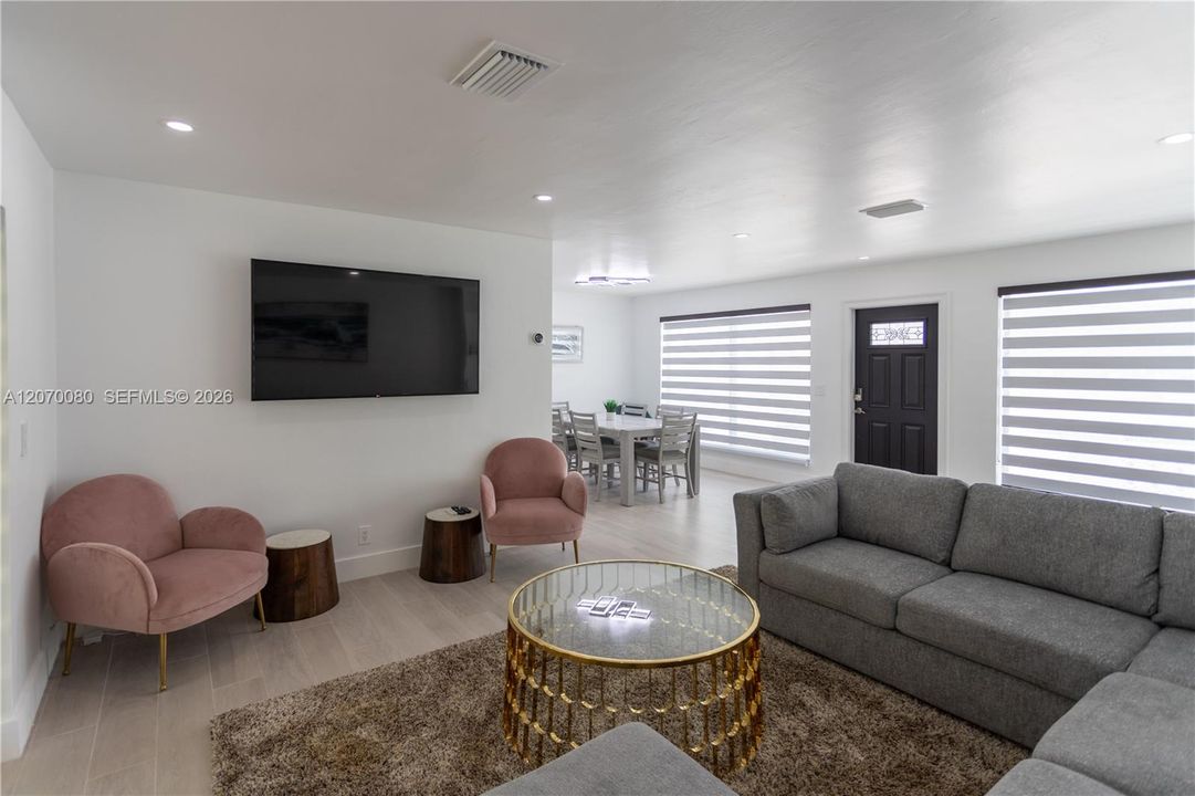 For Rent: $5,250 (3 beds, 3 baths, 1371 Square Feet)