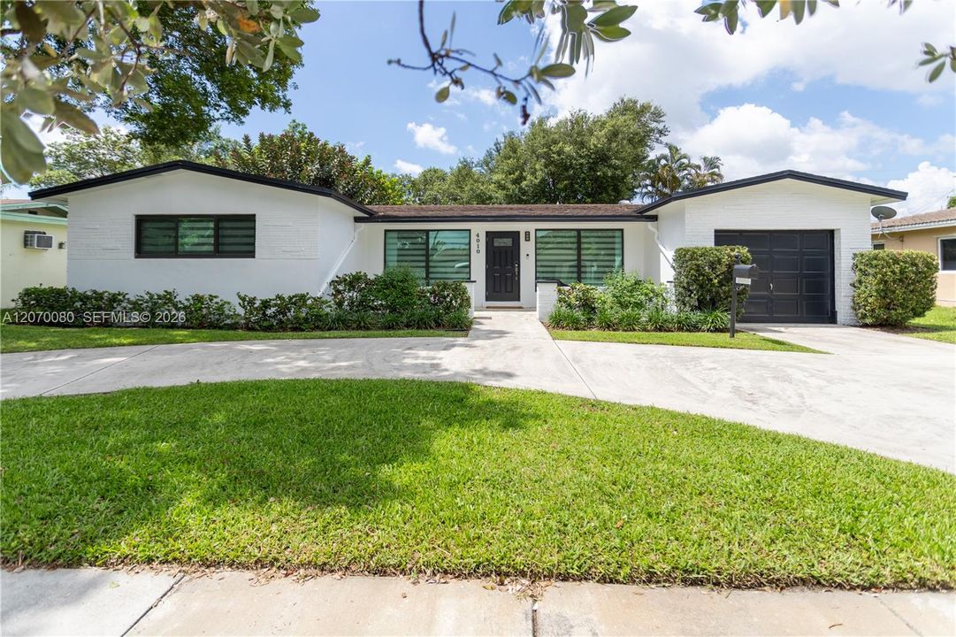 For Rent: $5,250 (3 beds, 3 baths, 1371 Square Feet)