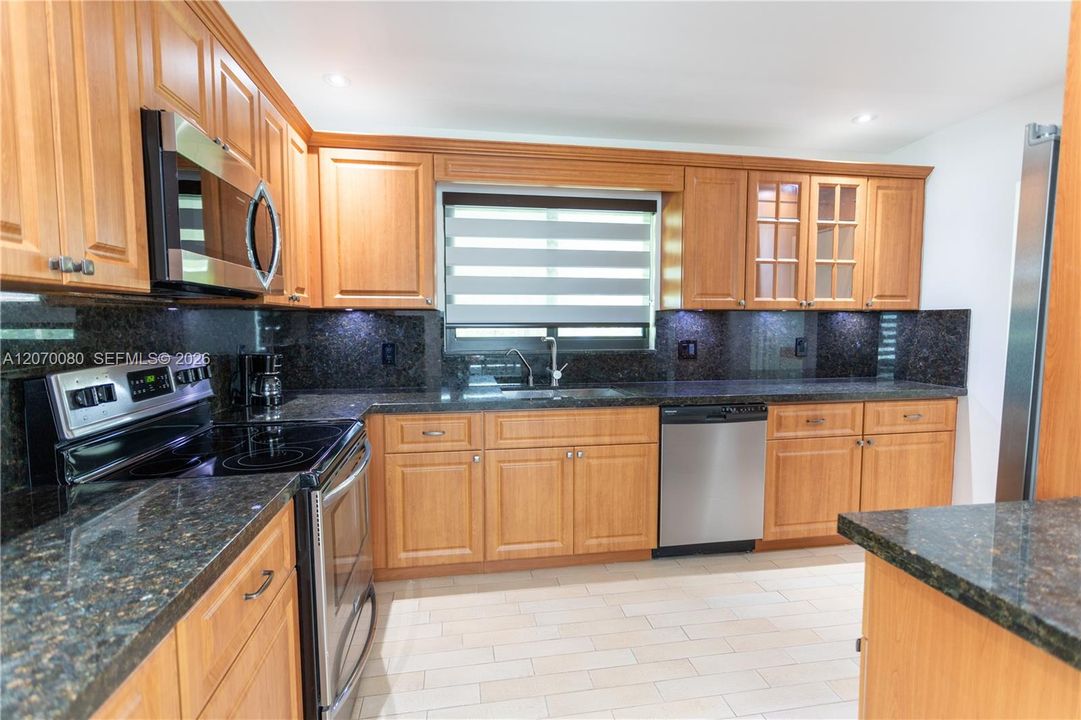 For Rent: $5,250 (3 beds, 3 baths, 1371 Square Feet)