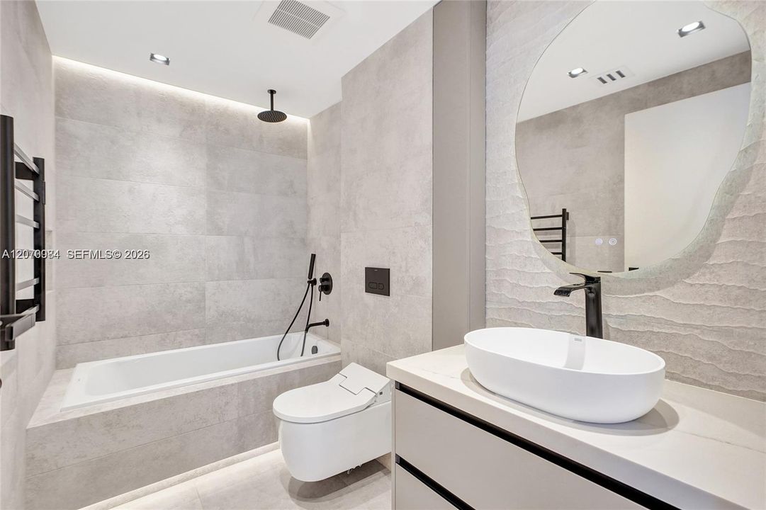 For Rent: $9,500 (3 beds, 3 baths, 1819 Square Feet)