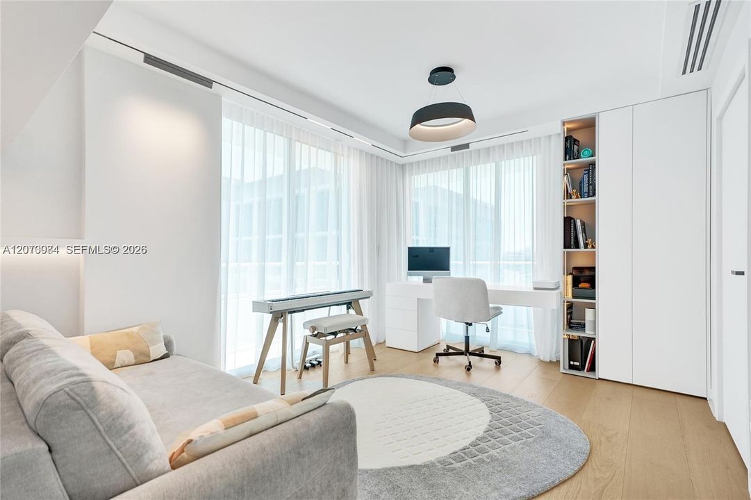 For Rent: $9,500 (3 beds, 3 baths, 1819 Square Feet)