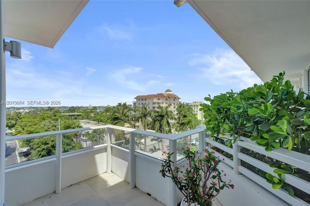 For Rent: $9,500 (3 beds, 3 baths, 1819 Square Feet)