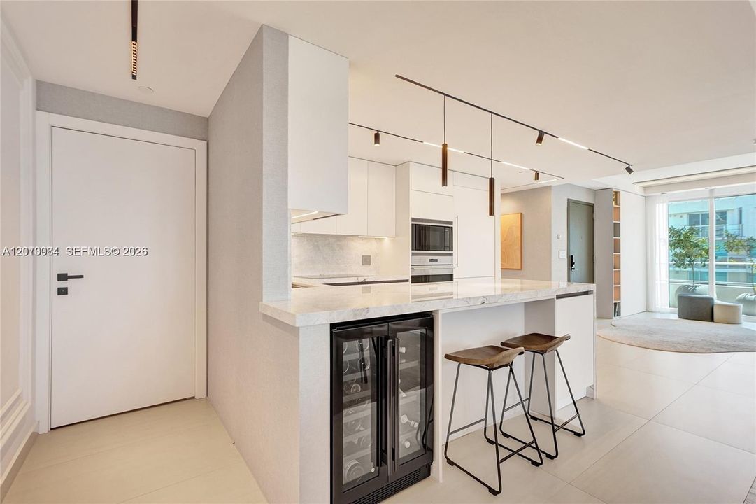 For Rent: $9,500 (3 beds, 3 baths, 1819 Square Feet)