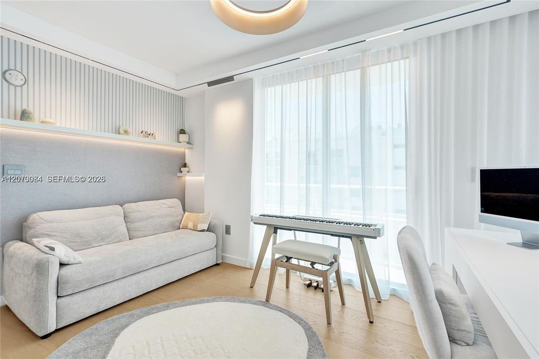 For Rent: $9,500 (3 beds, 3 baths, 1819 Square Feet)