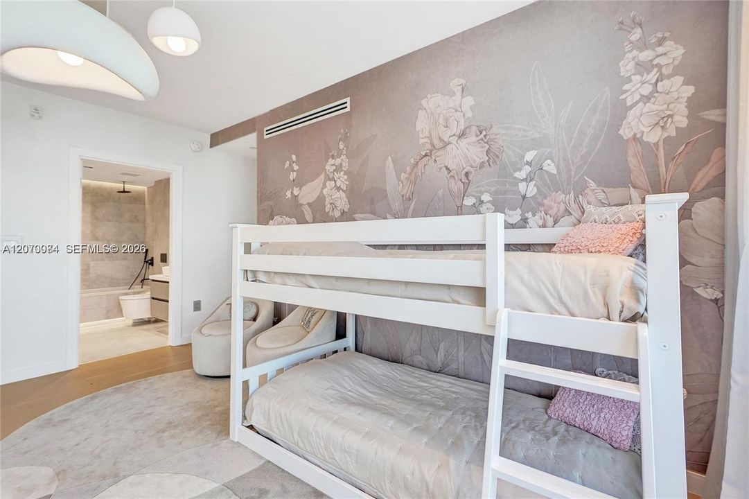 For Rent: $9,500 (3 beds, 3 baths, 1819 Square Feet)