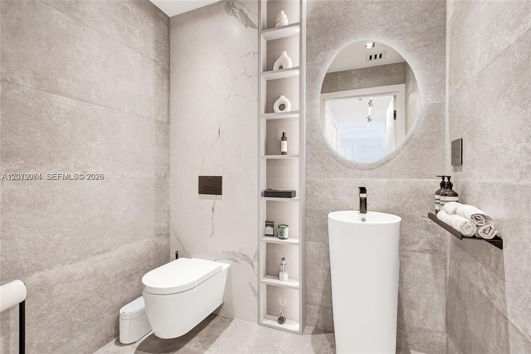 For Rent: $9,500 (3 beds, 3 baths, 1819 Square Feet)