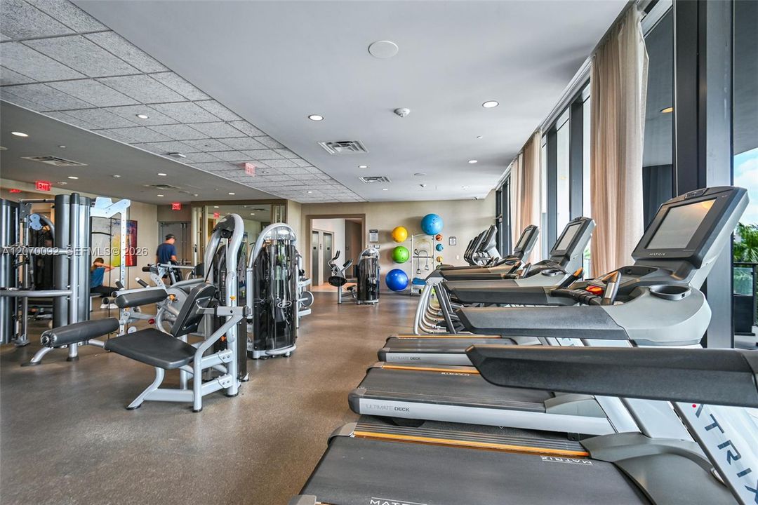 For Sale: $400,000 (1 beds, 1 baths, 769 Square Feet)