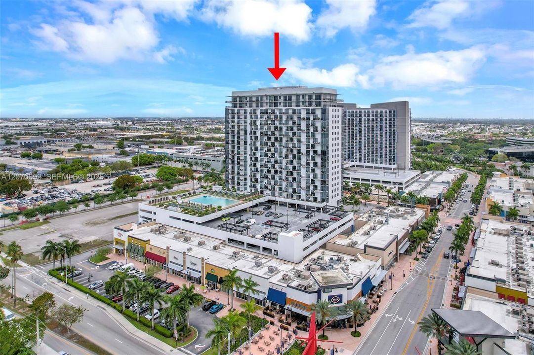 For Sale: $400,000 (1 beds, 1 baths, 769 Square Feet)