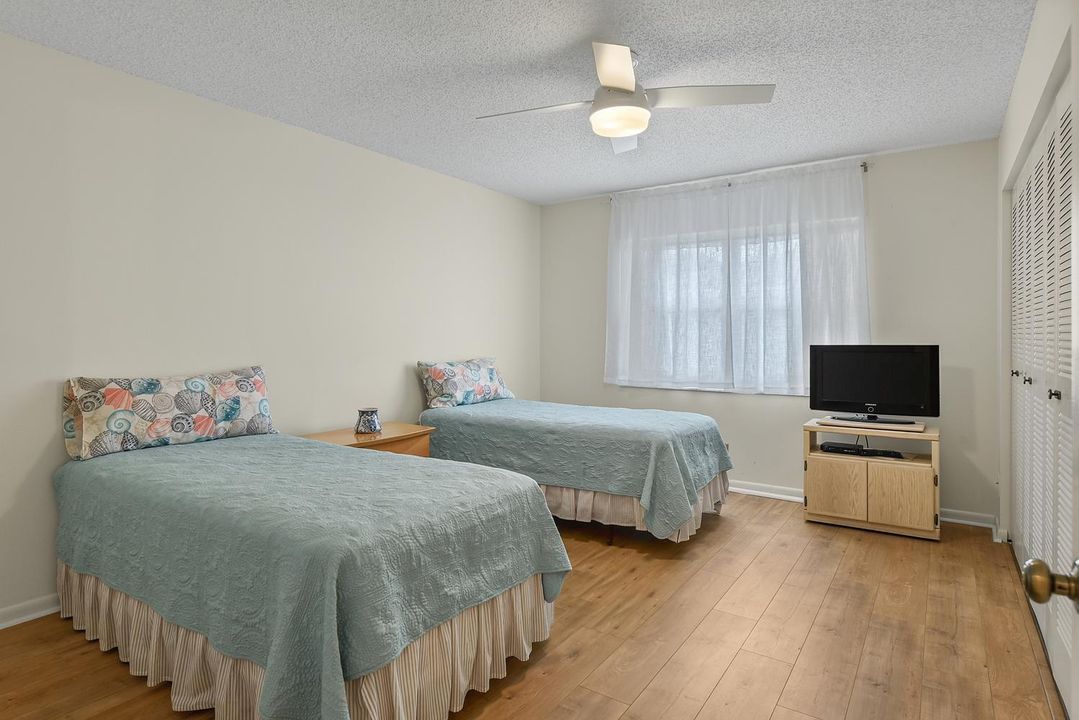 012-022-5157 Lakefront Blvd-1499x1000