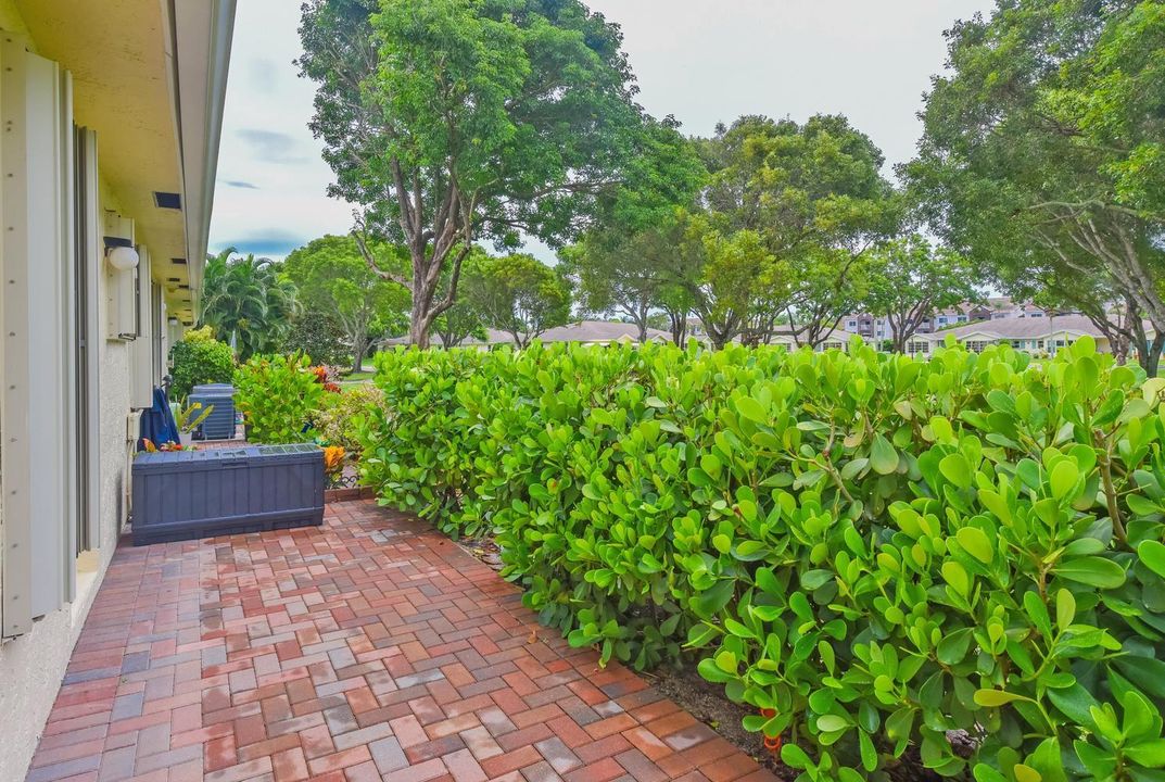017-008-5157 Lakefront Blvd-1490x1000