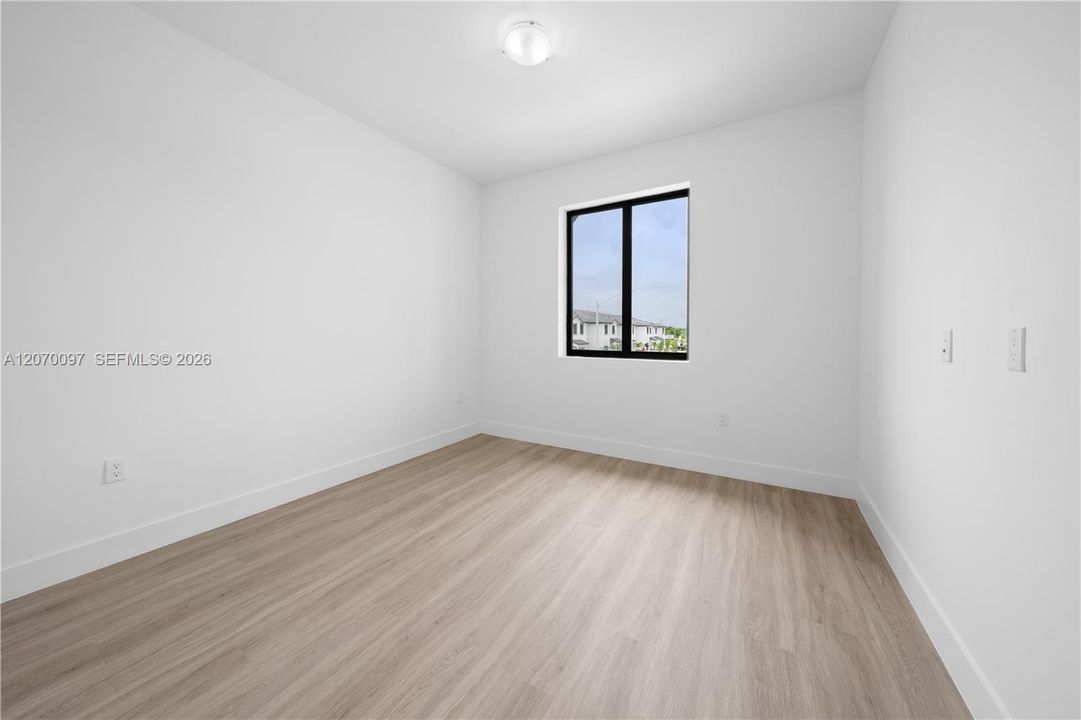 En Venta: $393,000 (3 camas, 2 baños, 1558 Pies cuadrados)