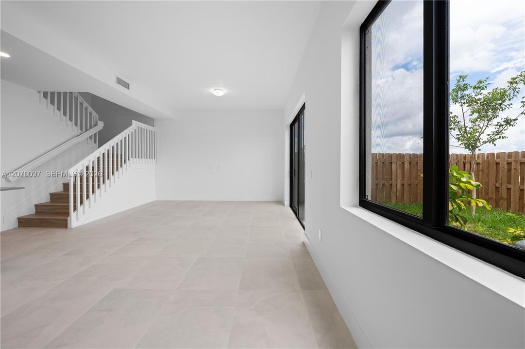 En Venta: $393,000 (3 camas, 2 baños, 1558 Pies cuadrados)