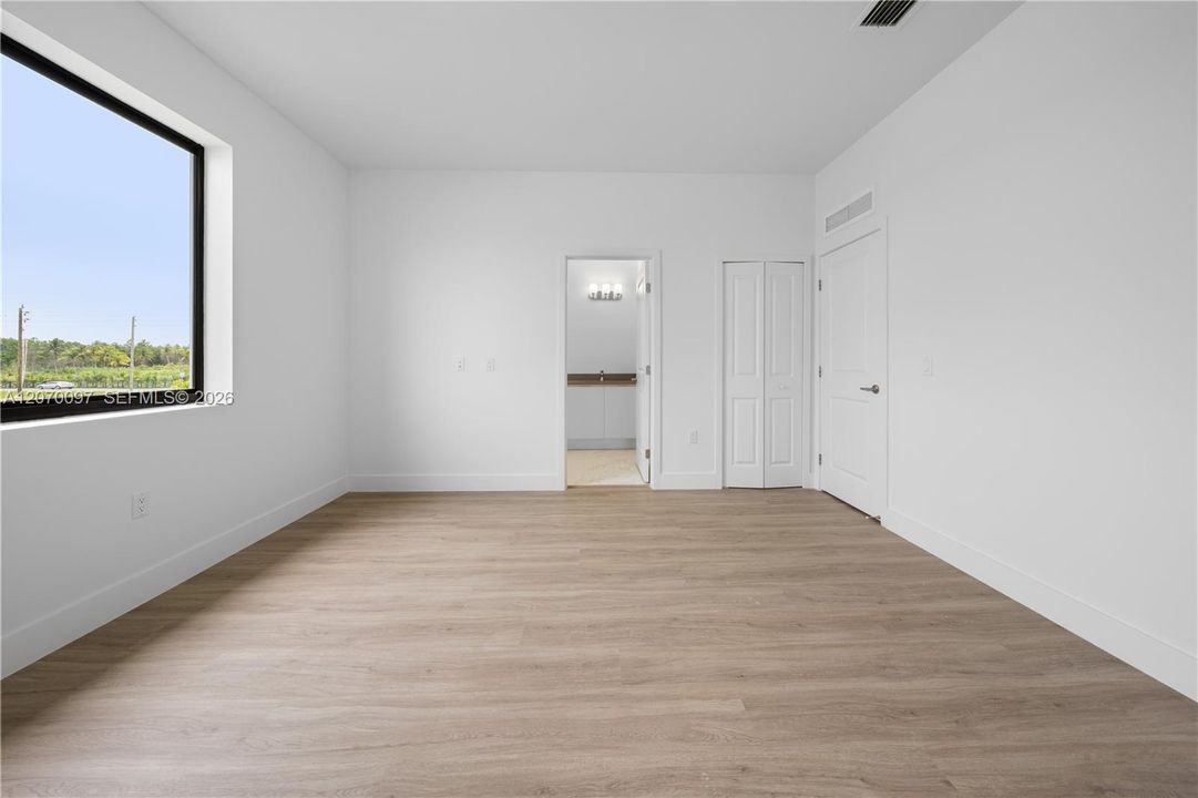 En Venta: $393,000 (3 camas, 2 baños, 1558 Pies cuadrados)