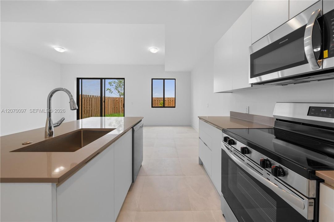 En Venta: $393,000 (3 camas, 2 baños, 1558 Pies cuadrados)