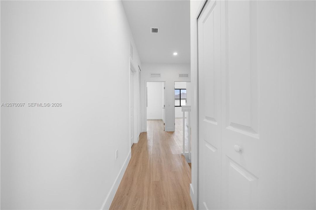 En Venta: $393,000 (3 camas, 2 baños, 1558 Pies cuadrados)
