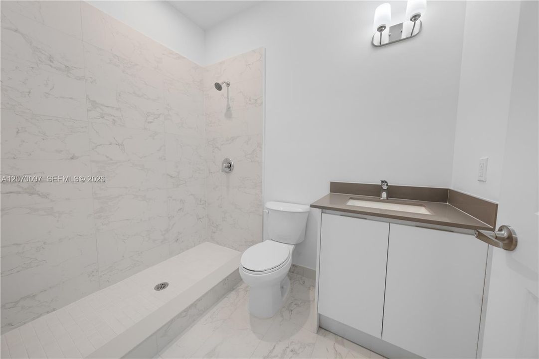 En Venta: $393,000 (3 camas, 2 baños, 1558 Pies cuadrados)