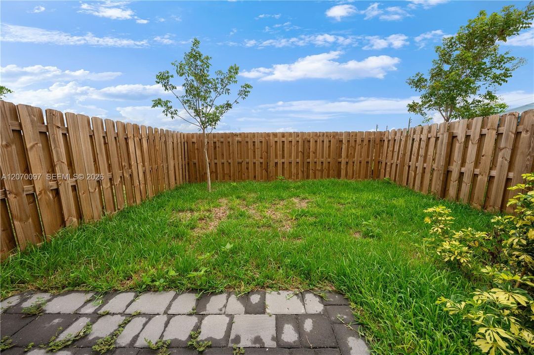 En Venta: $393,000 (3 camas, 2 baños, 1558 Pies cuadrados)