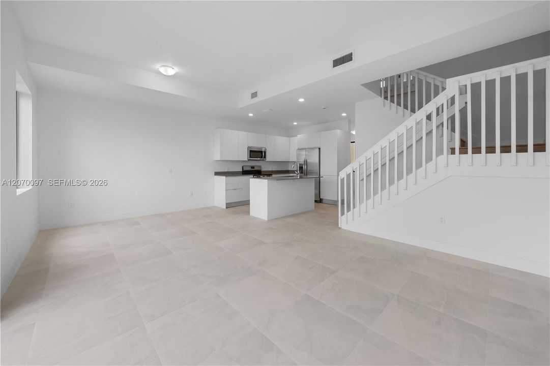 En Venta: $393,000 (3 camas, 2 baños, 1558 Pies cuadrados)