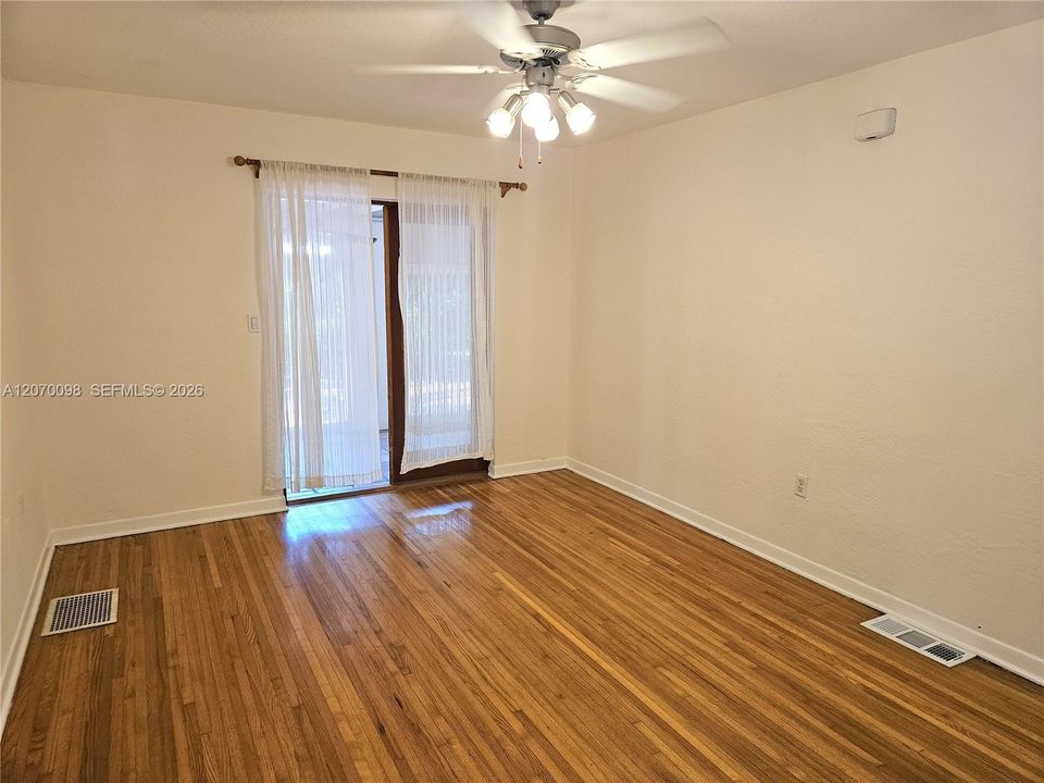В аренду: $4,200 (3 спален, 2 ванн, 1499 Квадратных фут)