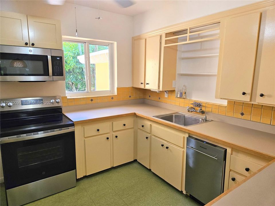 В аренду: $4,200 (3 спален, 2 ванн, 1499 Квадратных фут)