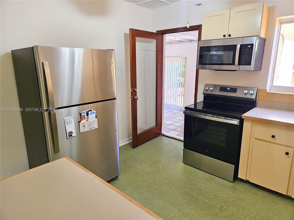 В аренду: $4,200 (3 спален, 2 ванн, 1499 Квадратных фут)