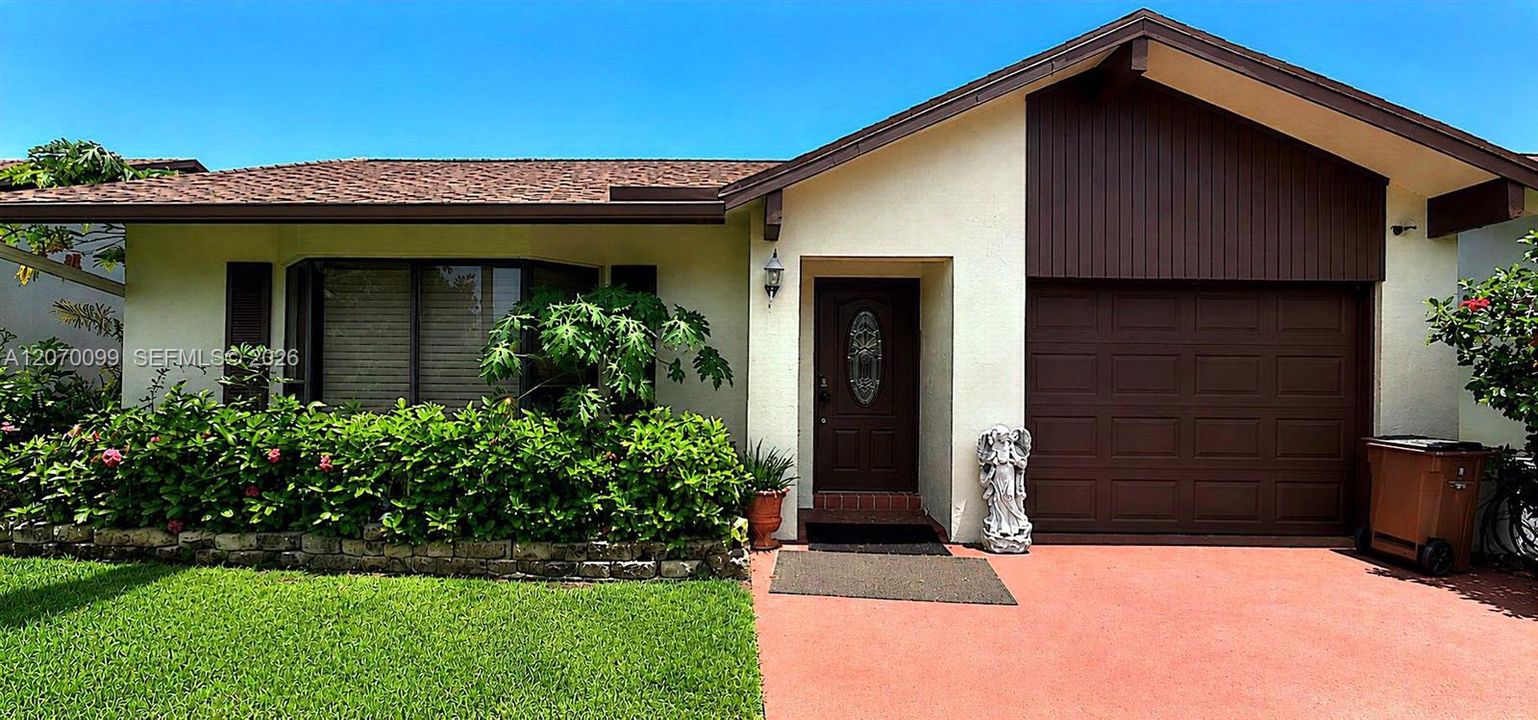 For Sale: $349,500 (2 beds, 2 baths, 1350 Square Feet)