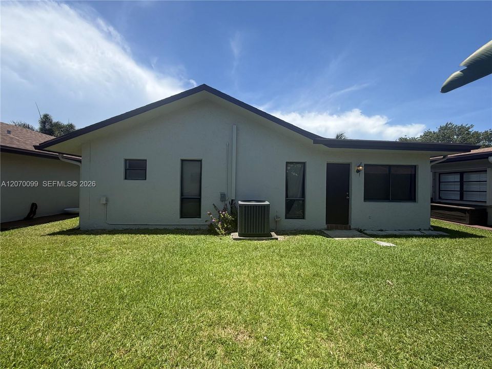 For Sale: $349,500 (2 beds, 2 baths, 1350 Square Feet)