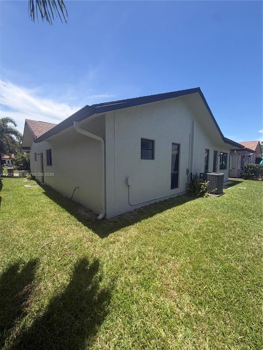 For Sale: $349,500 (2 beds, 2 baths, 1350 Square Feet)