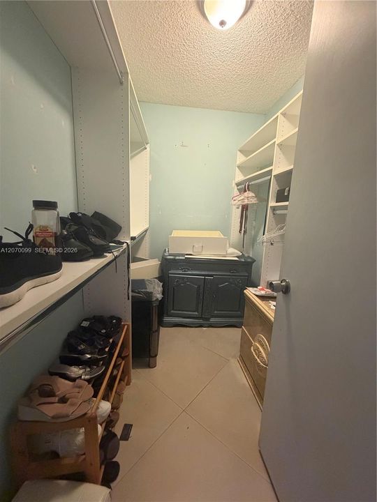 For Sale: $349,500 (2 beds, 2 baths, 1350 Square Feet)