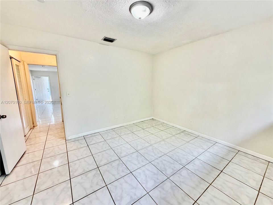For Rent: $1,600 (1 beds, 1 baths, 630 Square Feet)