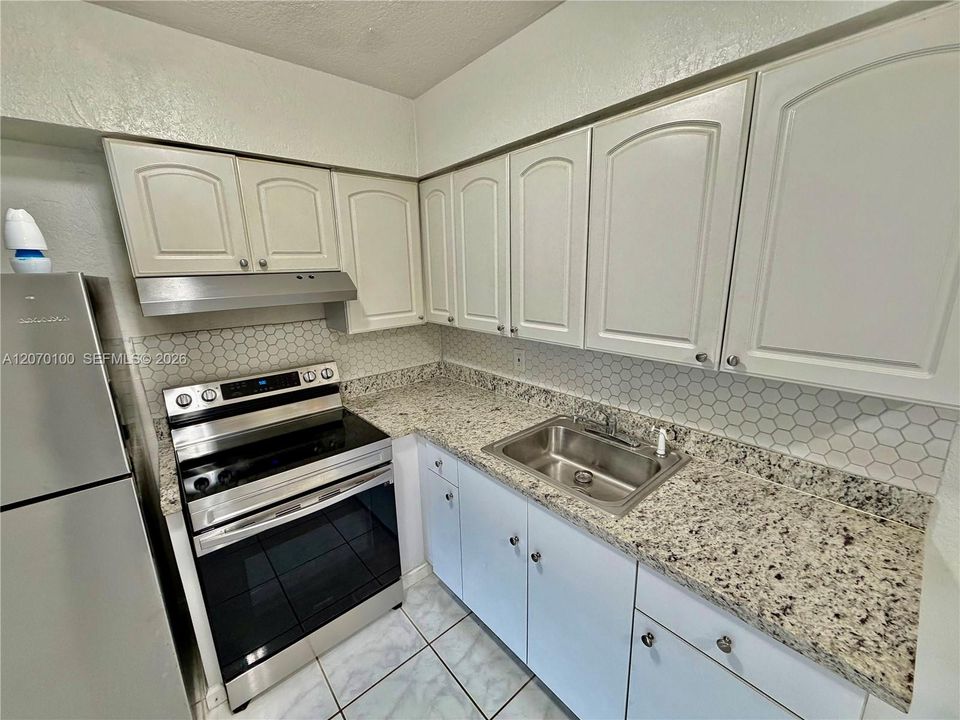 For Rent: $1,600 (1 beds, 1 baths, 630 Square Feet)