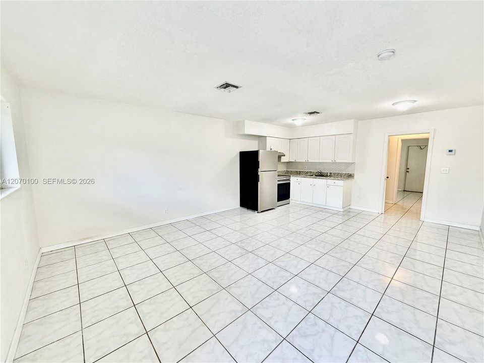 For Rent: $1,600 (1 beds, 1 baths, 630 Square Feet)