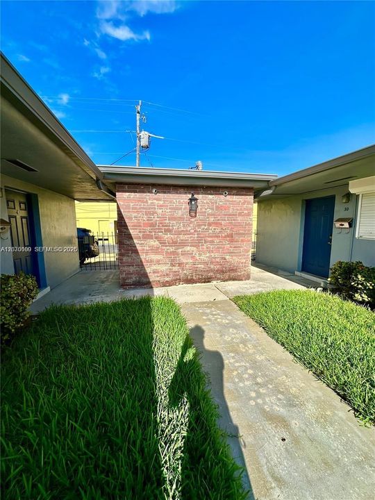 For Rent: $1,600 (1 beds, 1 baths, 630 Square Feet)