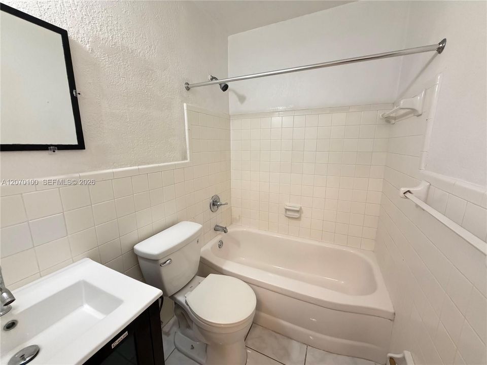 For Rent: $1,600 (1 beds, 1 baths, 630 Square Feet)