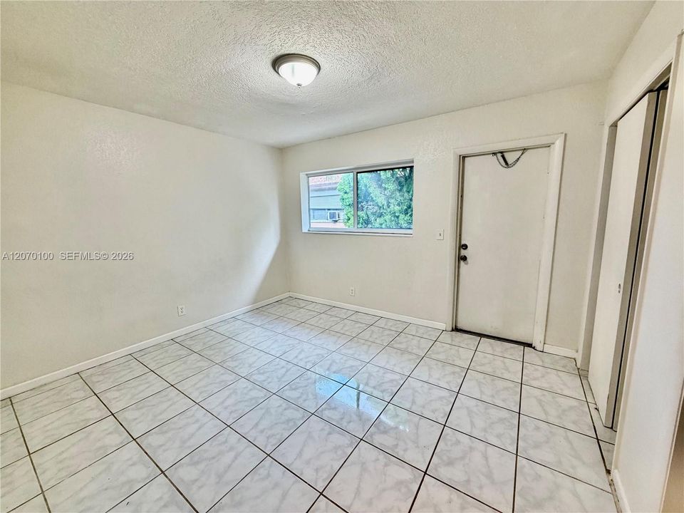 For Rent: $1,600 (1 beds, 1 baths, 630 Square Feet)